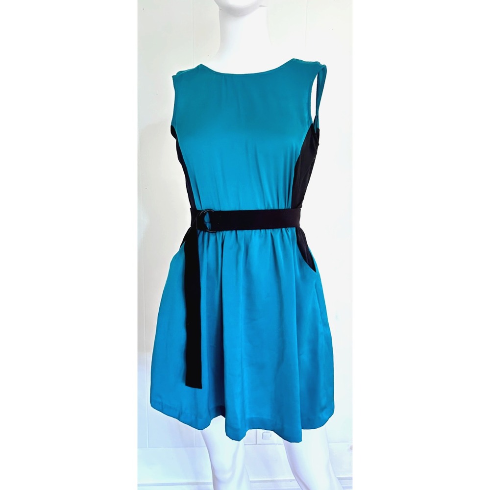 UO Silence + Noise Silky Green & Black Mini Dress w/ Low Back & Pockets Size: 2‎
